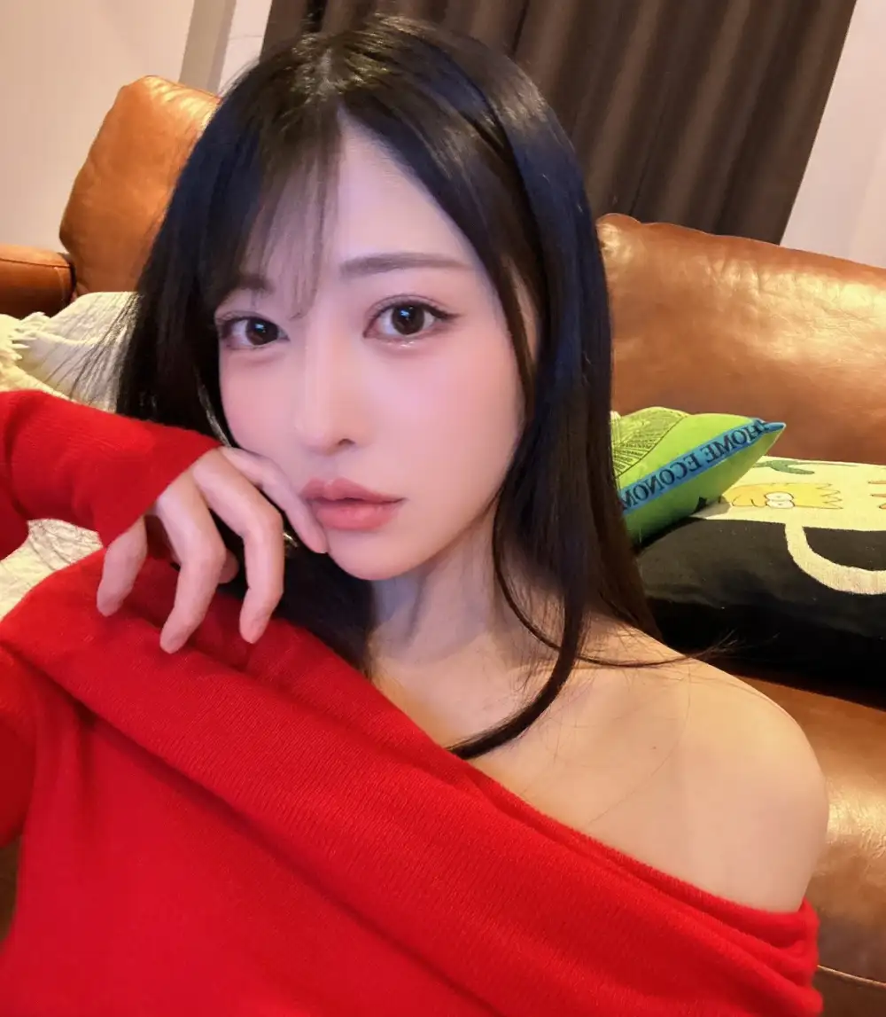 红色毛衣大眼睛美女 - big-eyed beauty in a red sweater - 빨간 스웨터 큰 눈 미녀 - gái xinh mắt to áo len đỏ - 赤いセーターの大きな目の美人